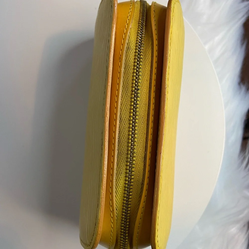 Louis Vuitton Dauphine Cosmetic Pouch Yellow EPI Leather - Picture 13 of 13